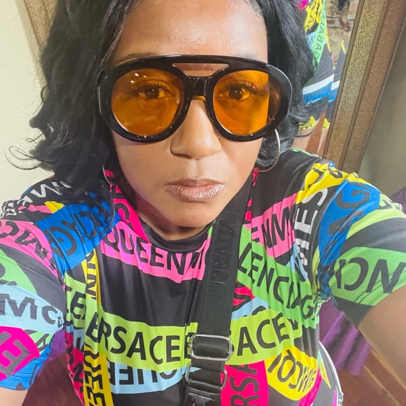 Oversize Sunglasses - Picture 3 of 3